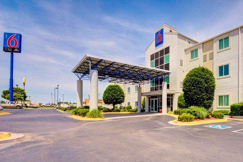 6-el Reno, Ok Hotel 2*
