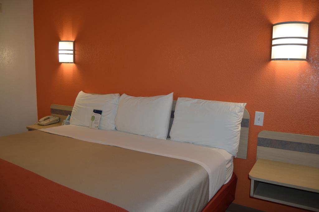 6-el Reno, Ok Hotel 2*