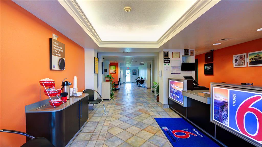 Hotel 6-el Reno, Ok 2*