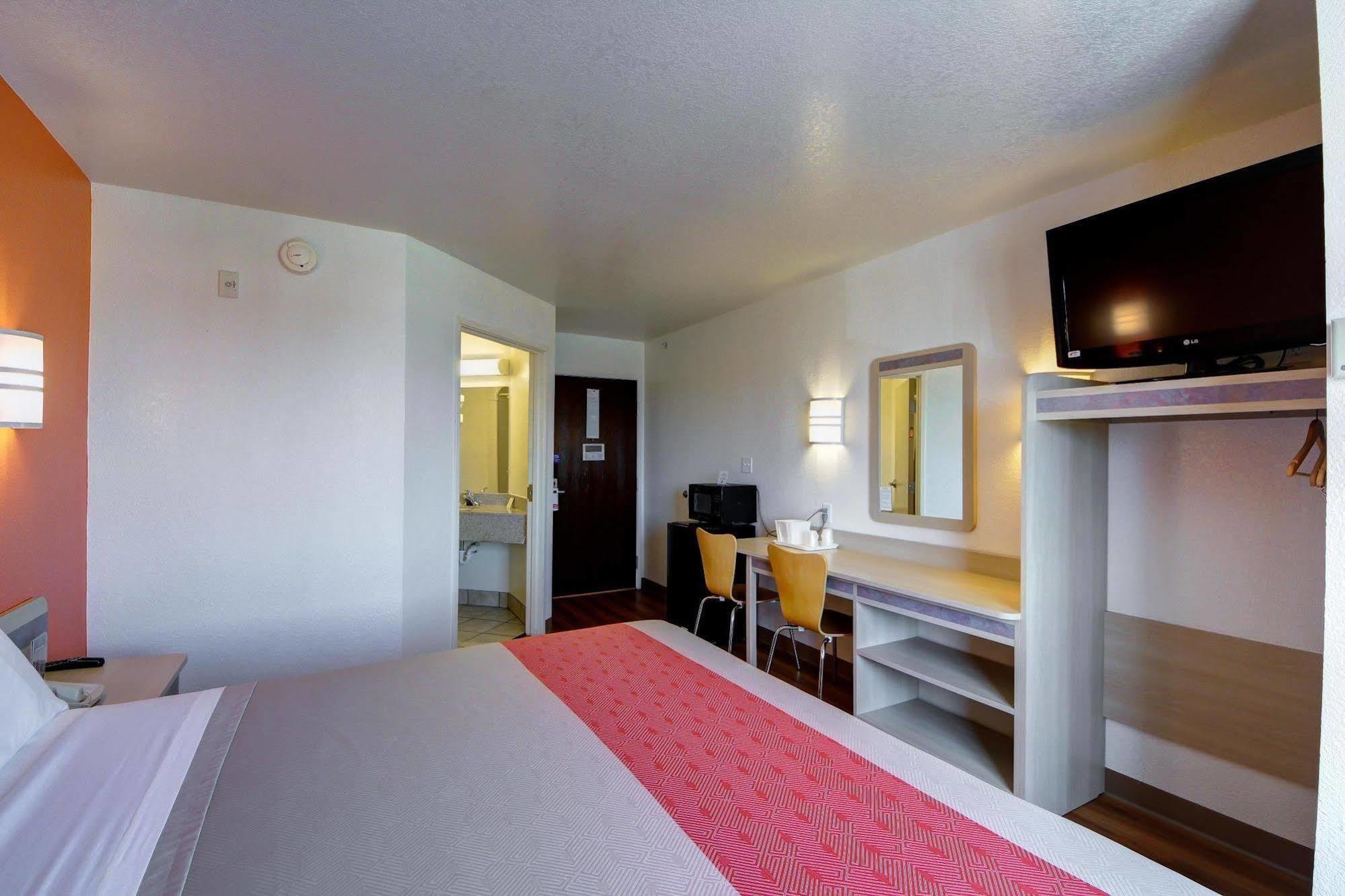 Hotel 6-el Reno, Ok