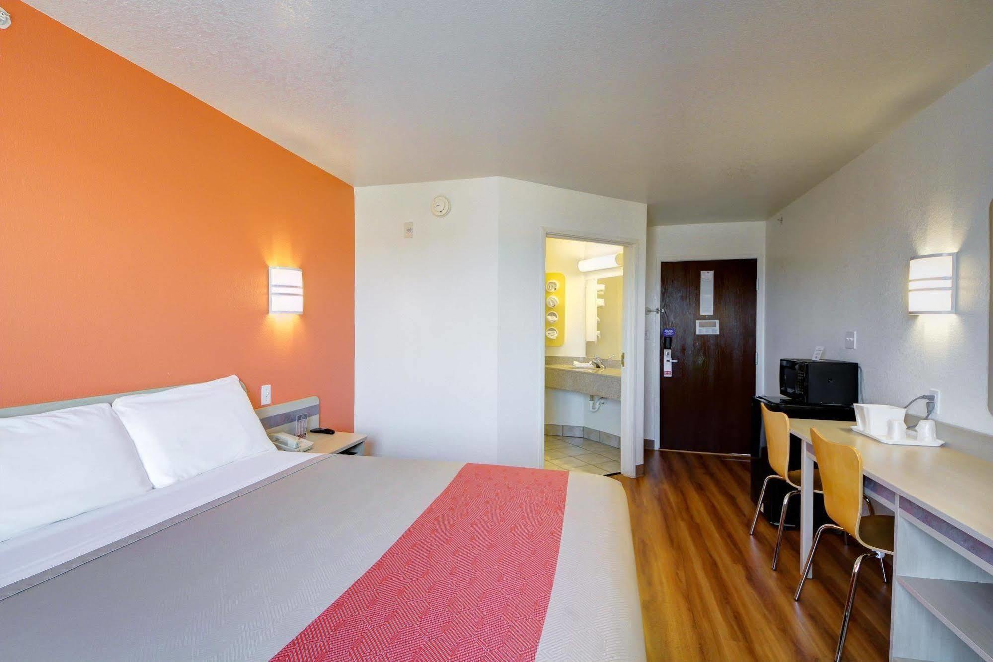 6-el Reno, Ok Hotel