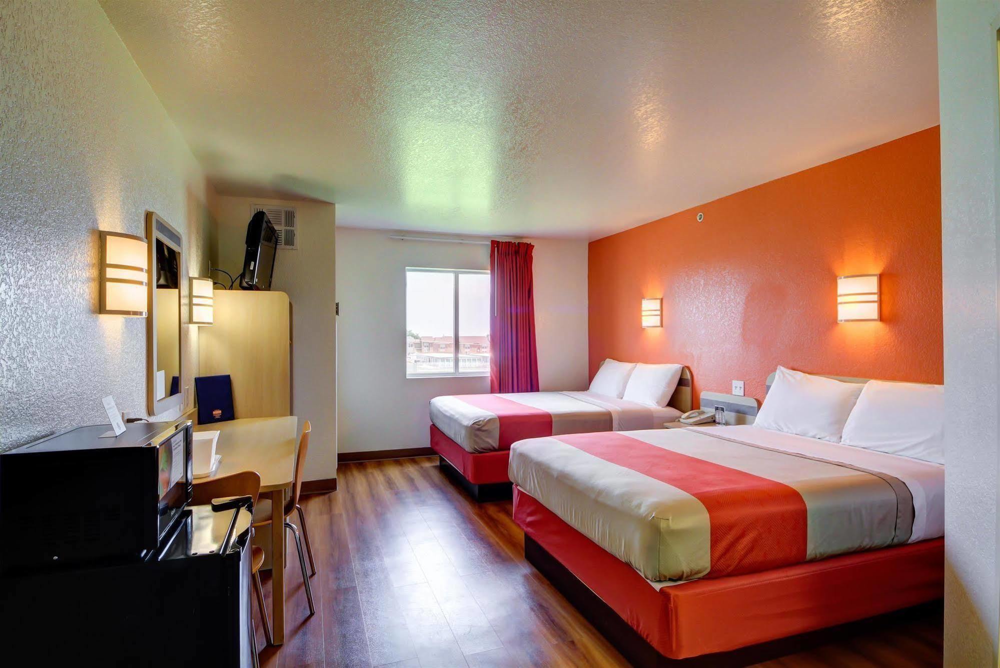 Hotel 6-el Reno, Ok 2*
