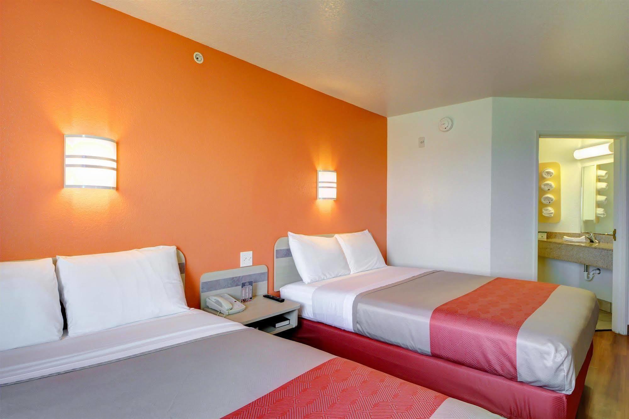 6-el Reno, Ok Hotel 2*